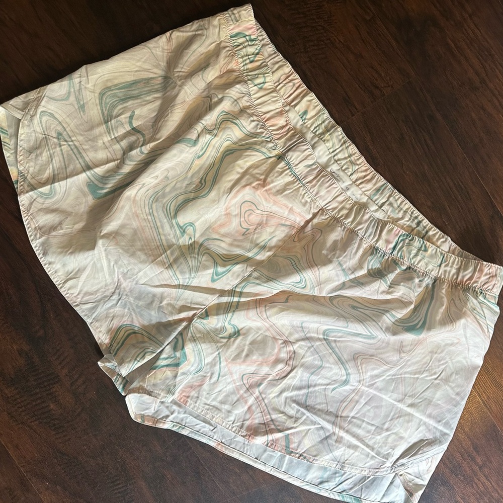 Old Navy Athletic Shorts in Classic Beige
